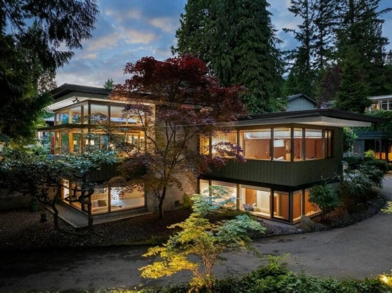 photos:-eye-catching-ron-thom-heritage-home-lists-for-$3.4m-in-west-vancouver