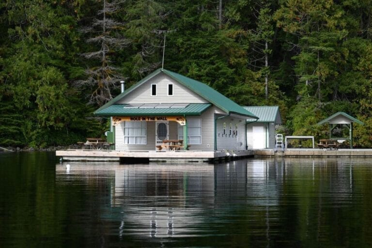 photos:-floating-bc.-fishing-lodge-selling-for-the-same-as-vancouver-condo