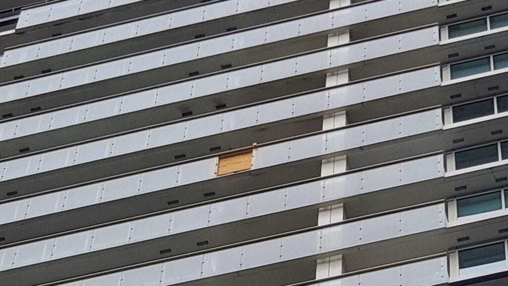 vancouver-woman-narrowly-misses-being-hit-by-falling-window-downtown