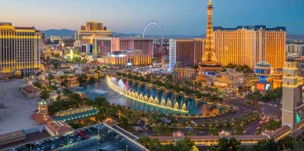 fly-round-trip-abbotsford-to-las-vegas-with-4-nights-in-a-hotel-for-only-$178-cad