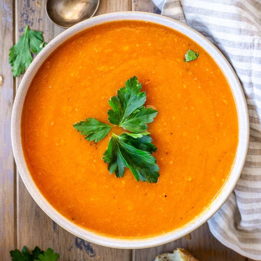 easy-carrot,-ginger-&-apple-soup