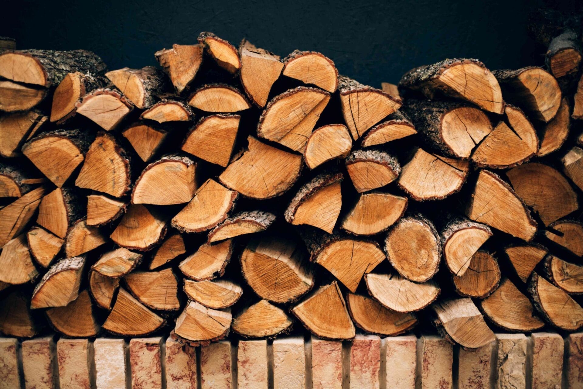 9-common-mistakes-to-avoid-when-storing-firewood