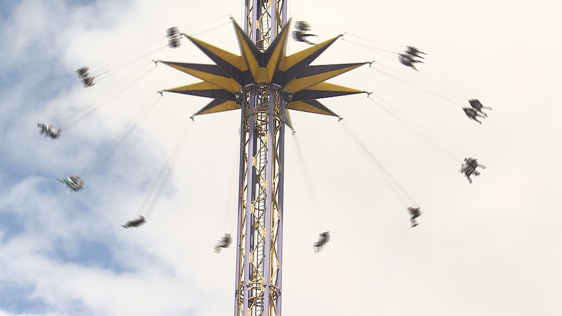 playland-at-the-pne-officially-opens-for-the-2025-season-this-weekend