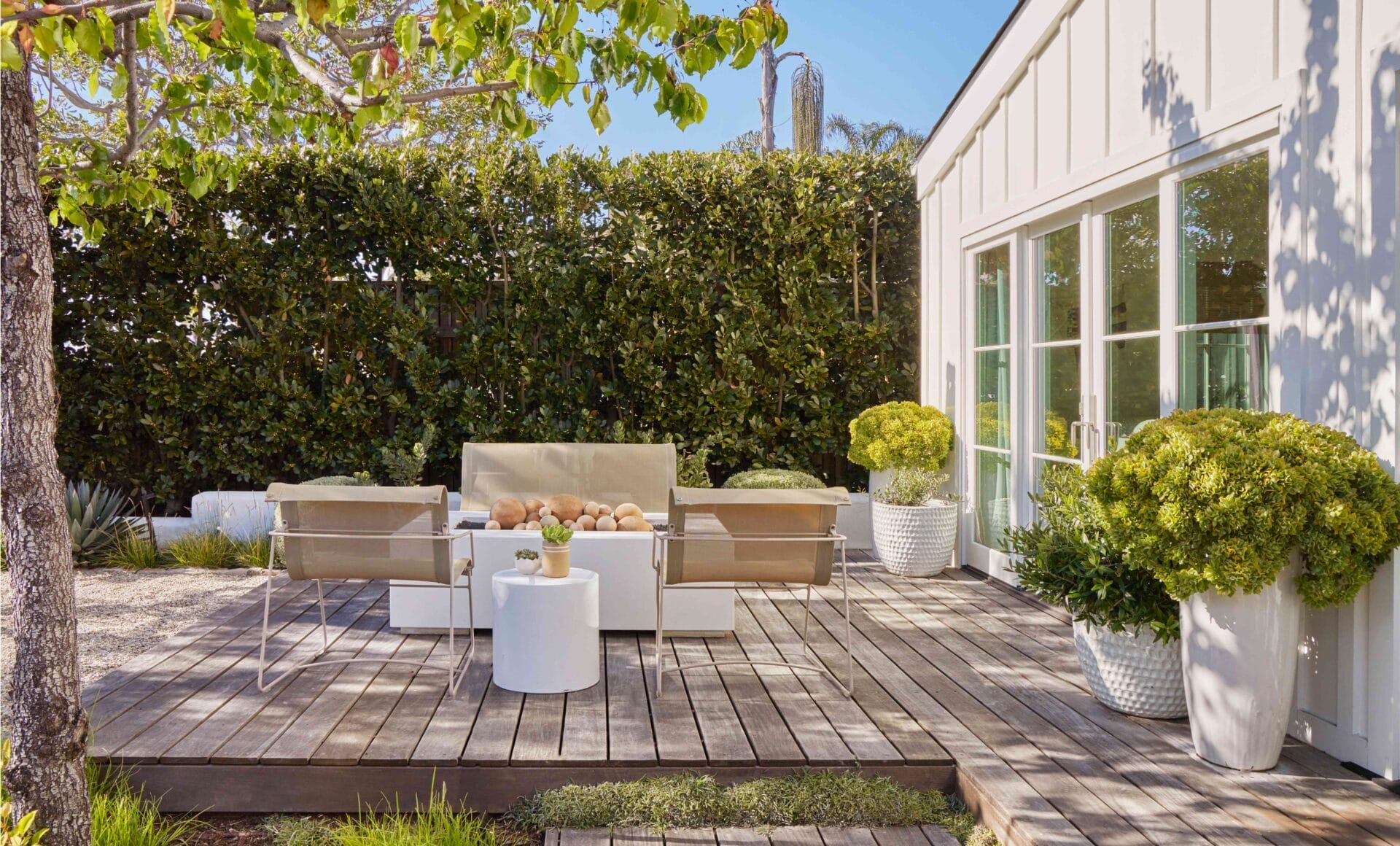 8-deck-trends-that-will-transform-your-backyard-in-2025